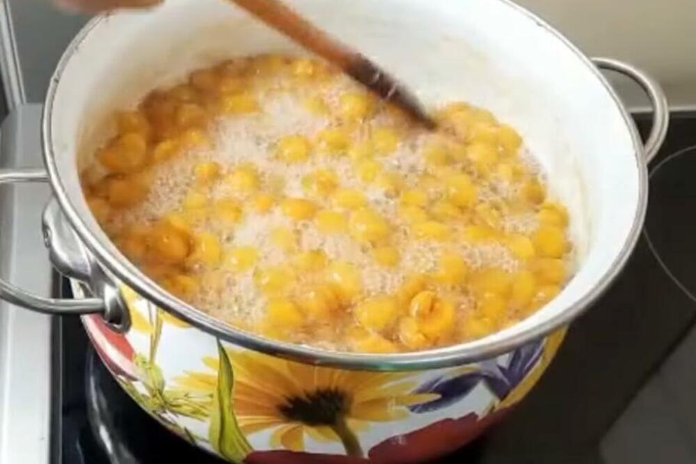 NAJLAKŠI RECEPT ZA SLATKO OD BELIH TREŠANJA KOJI ĆETE VIDETI: Isto su ga spremale i naše bake samo na TEŽI NAČIN!