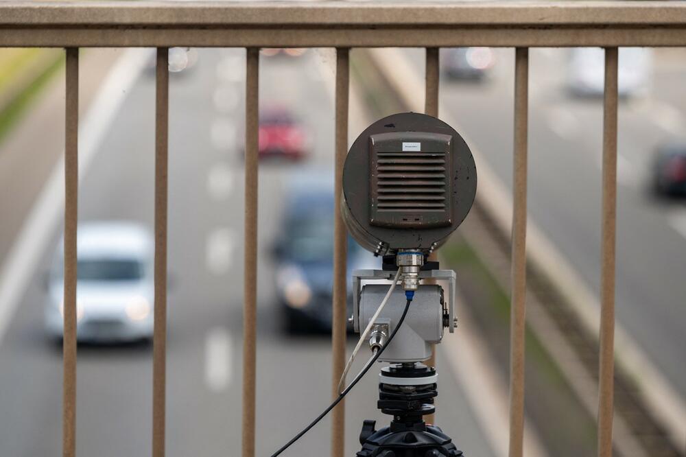 SAOBRAĆAJNA INOVACIJA! Nova SUPERKAMERA snima prekršaje u krugu od 360 STEPENI, čik probajte da joj IZMAKNETE!