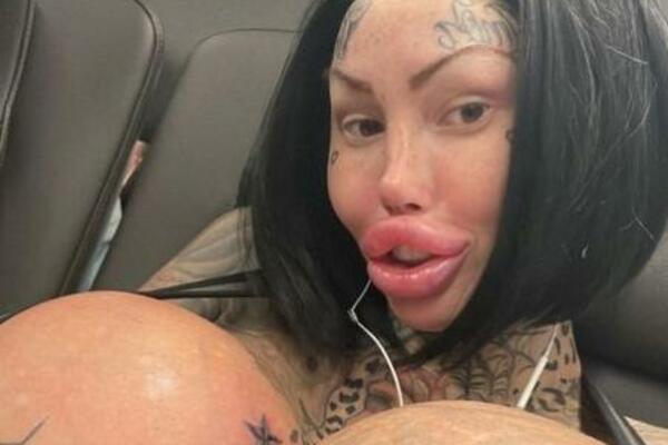 ZVEZDI ONLY FANS-A URADILI GROZNU STVAR U AVIONU: Izazivala ih je GOLIM GRUDIMA I ZADNJICOM (VIDEO)