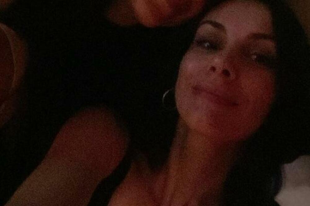 VRELA SLIKA SLOBODE MIĆALOVIĆ KRUŽI INTERNETOM: Sa još 2 GLUMICE je (FOTO)