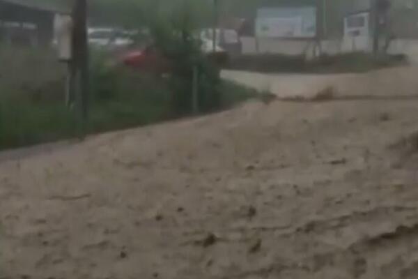 JAKO NEVREME POGODILO TEŠANJ: Snalazili se kako znaju, jedan mštanin izazvao BURU REAKCIJA, a evo i ZAŠTO! (FOTO)