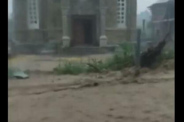 GRAD I PLJUSKOVI "UBILI" JUG SRBIJE: Niš ostao bez struje! (VIDEO)