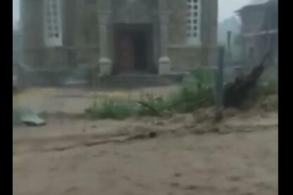 GRAD I PLJUSKOVI "UBILI" JUG SRBIJE: Niš ostao bez struje! (VIDEO)