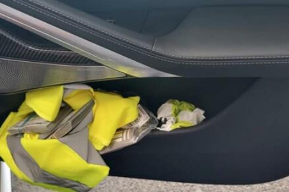 BMW SA SMARAGDIMA I 700.000 EVRA JE NAVODNO U VLASNIŠTVU BIVŠEG OBAVEŠTAJCA? On je uhapšen u Srbiji!