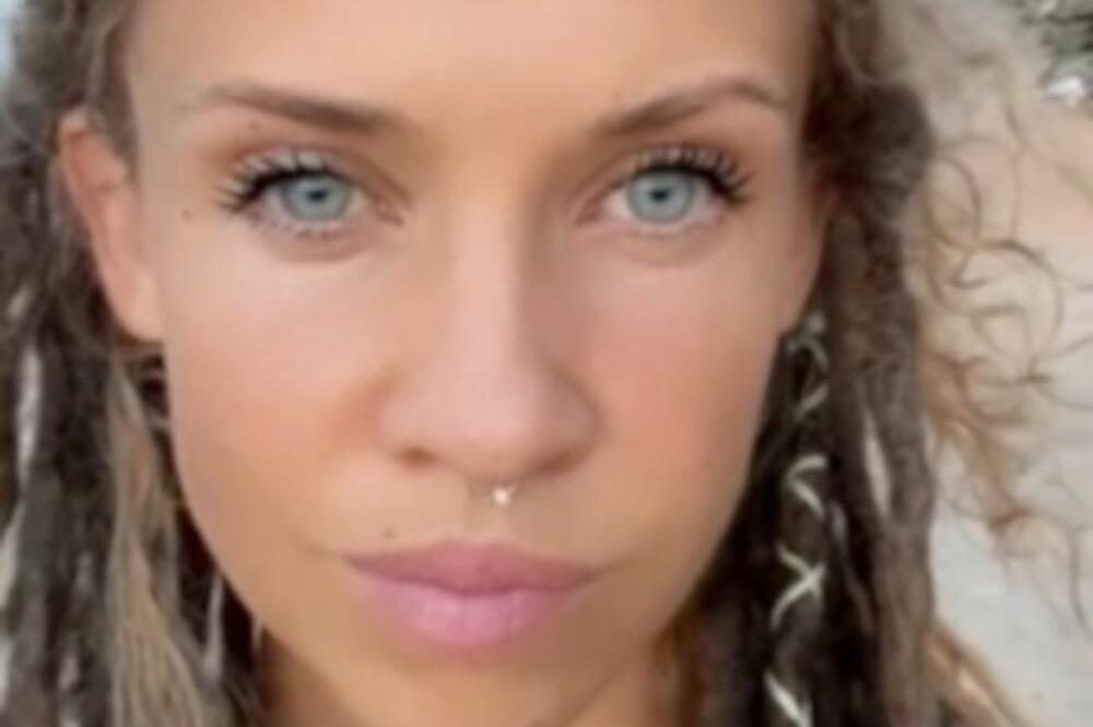 "PUŠIM JE KAD DECA ODU NA SPAVANJE": Majka ZAREPASTILA javnost, radi to SVAKODNEVNO (FOTO)