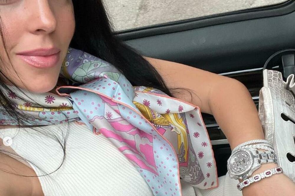 GORE DRUŠTVENE MREŽE: Džordžina se našla na OPASNOJ METI OSUDA! (FOTO)