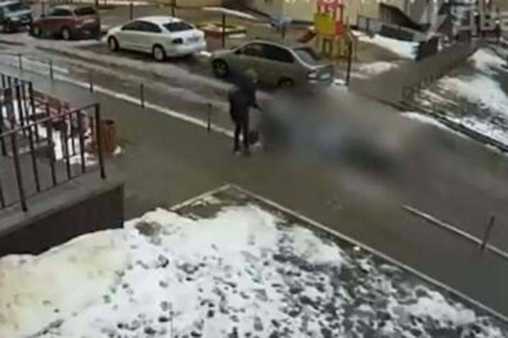 STRAVIČNA TRAGEDIJA! Majka mogla samo da gleda kako joj DETE UMIRE (UZNEMIRUJUĆ VIDEO)