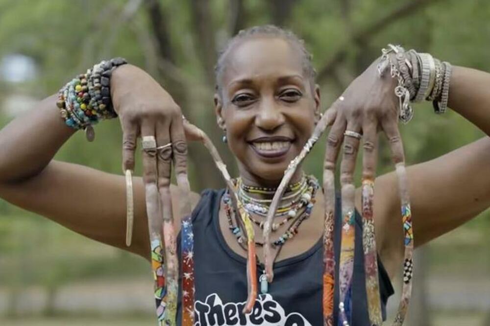 PUŠTA NOKTE VEĆ 33 GODINE, SVE JE OBJASNILA: Jedna stvar je svima zapala za oko, KAKO to može? (VIDEO)