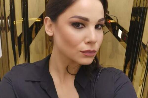 GOLA FOTKA POZNATE SRPSKE GLUMICE: Ulazite na SOPSTVENU ODGOVORNOST, sve se VIDI (FOTO)