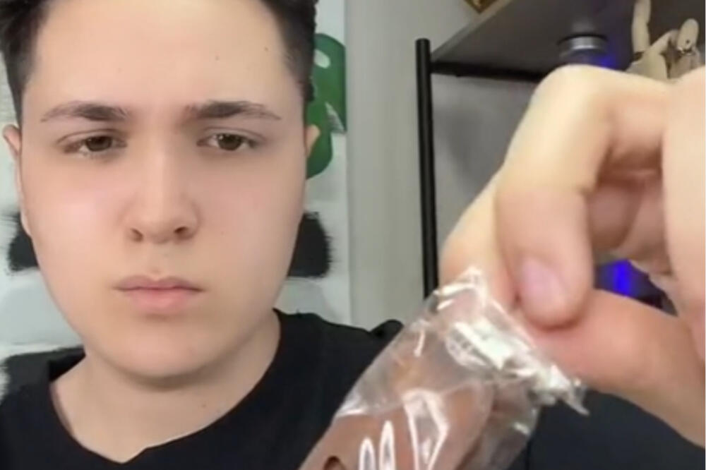 U OMILJENOJ SRPSKOJ ČOKOLADICI PRONAŠAO ŽIVU STVAR: Zgrozićete se kada vidite KOLIKA JE! (VIDEO)