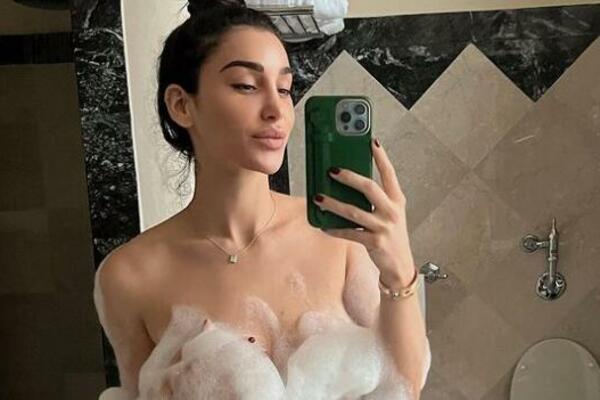 ZBOG POHOTNE LIVIJE, MUŠKARCI IMAJU PROBLEMA SA ŽENAMA: Ona radi za PLEJBOJ i ima OPASNE OBLINE zbog OVOG SPORTA!