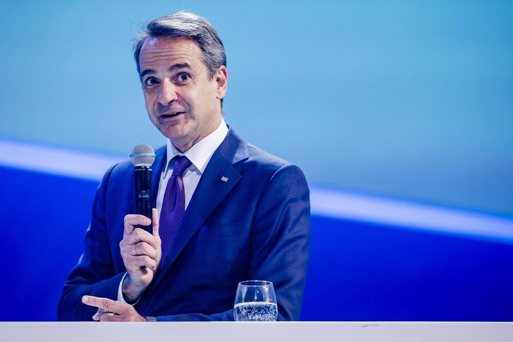 "UVEREN SAM DA ĆE NASTAVITI SA NAPRETKOM": Vučić čestitao Micotakisu pobedu