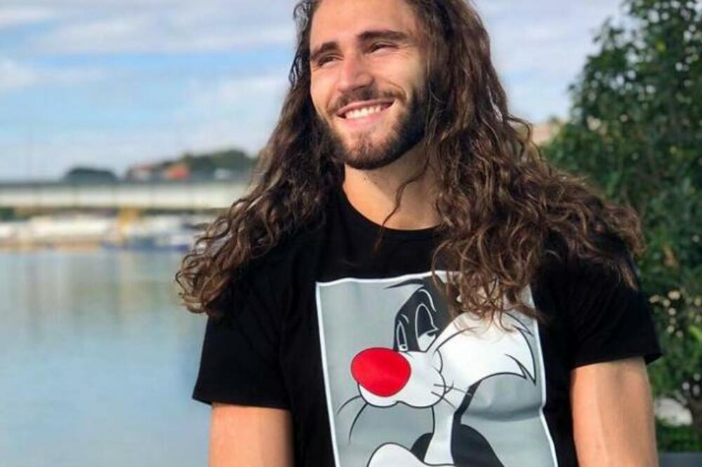 ODBOJKAŠ SA NEOBIČNIM IMIDŽOM! Nikola Meljanac svojim stajlingom mami uzdahe dama! (FOTO)