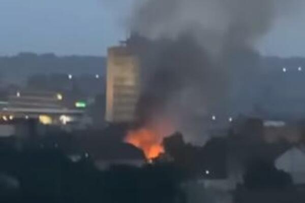 U NOVOM SADU GORE 2 STAMBENA OBJEKTA: Veliki broj vatrogasnih ekipa na terenu! (VIDEO)