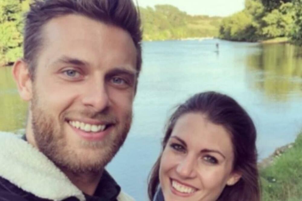 PAR SE VENČAO, PA SLUČAJNO NATRČAO NA FOTKU STARU 20 GODINA: Saznali su ISTINU, dotuklo ih je! (FOTO)