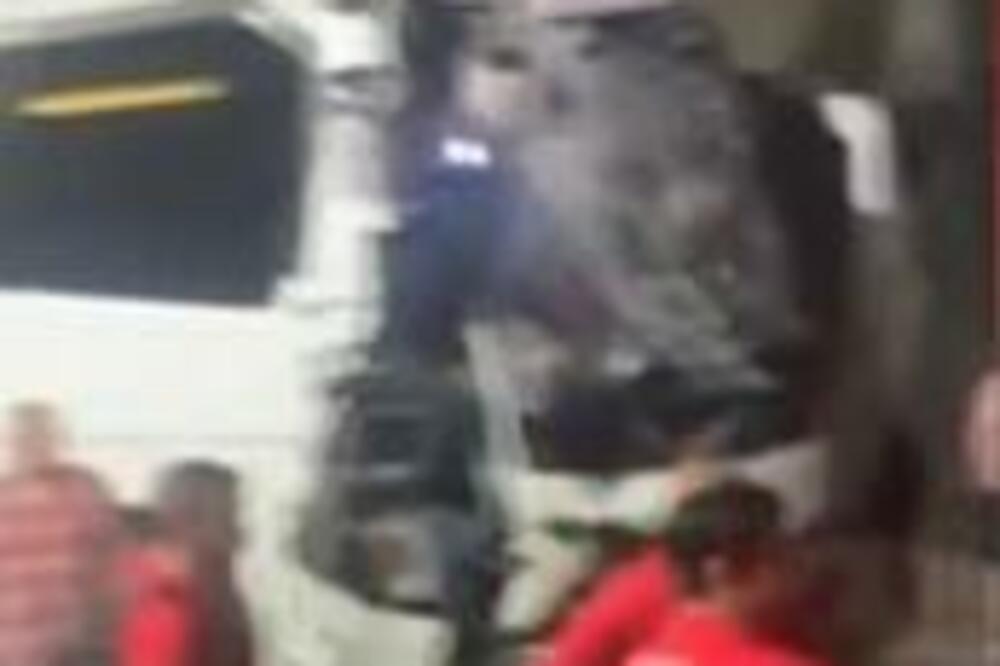 ŠOFERKA SKROZ SLUPANA: Snimak saobraćajne nesreće reprezentacije Bugarske! POZNAT UZROK ! (VIDEO)