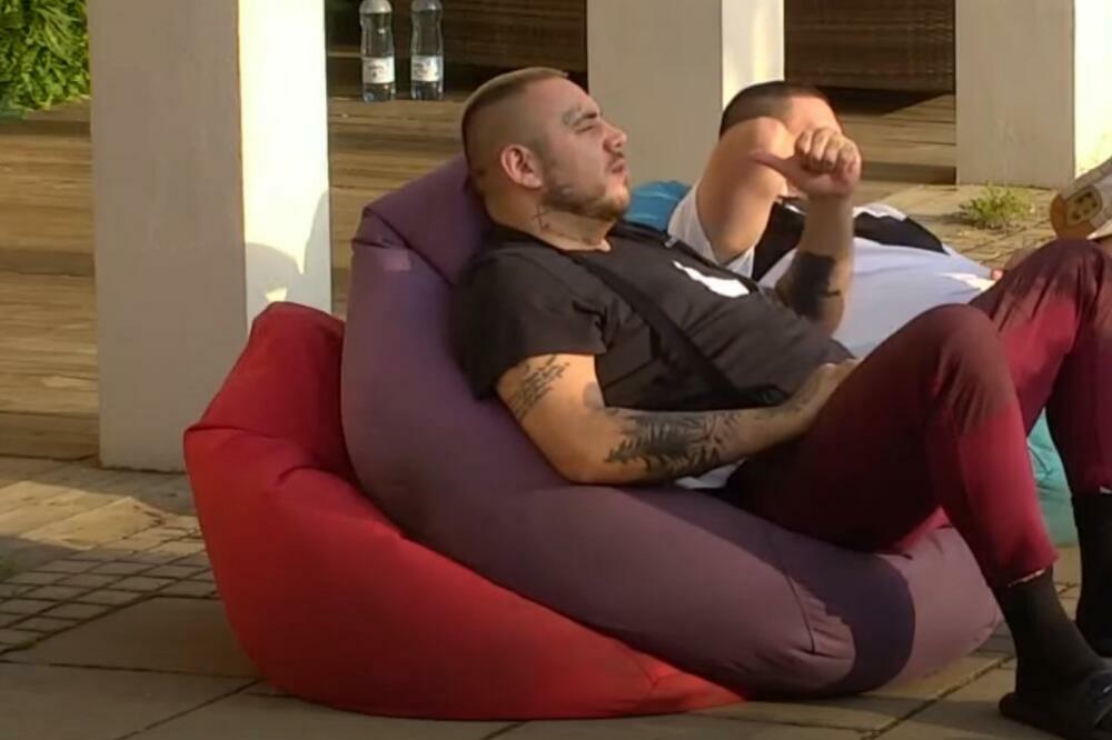 "KORISTIM SESTRINO DETE ZA SVOJE DEVIJANTNE VEZE!": Car očajan zbog porodice, ogolio dušu o svemu! (VIDEO)