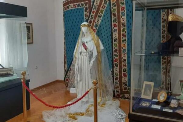 OVO JE HALJINA U KOJOJ SE PRINCEZA MARIJA UDALA ZA KRALJA ALEKSANDRA: Stara je 100 godina, a i dalje je HIT! (FOTO)