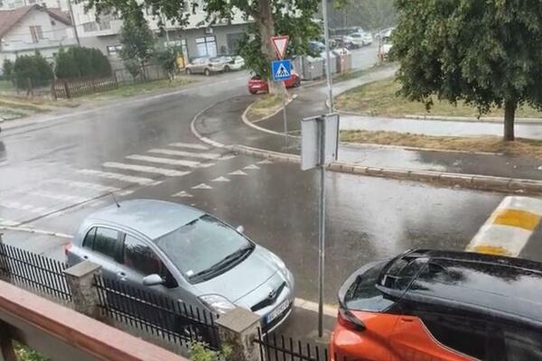 OLUJNO NEVREME U BEOGRADU: Za kratko vreme pala veća količina kiše, jak PLJUSAK se sručio na prestonicu!(VIDEO)