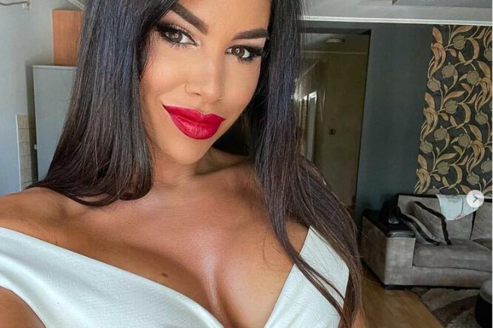 KAJA OSTOJIĆ OPERISALA KAPKE, PA ISKOSILA OČI! PEVAČICU SVI PREKLINJALI DA NE IDE POD NOŽ: Evo kako sada IZGLEDA