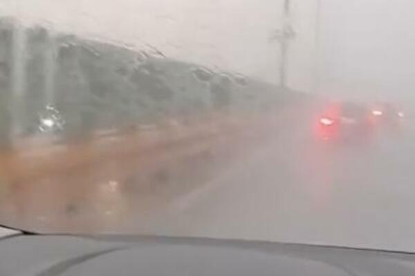 APOKALIPTIČNE SCENE IZ NOVOG PAZARA! Svi se pitaju šta je ovo na NEBU! (VIDEO)