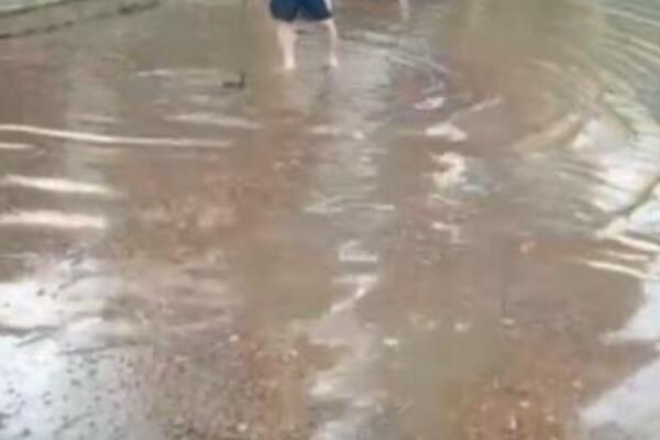 VANREDNA SITUACIJA U MIONICI: Bujice odnele čak i MOSTOVE!