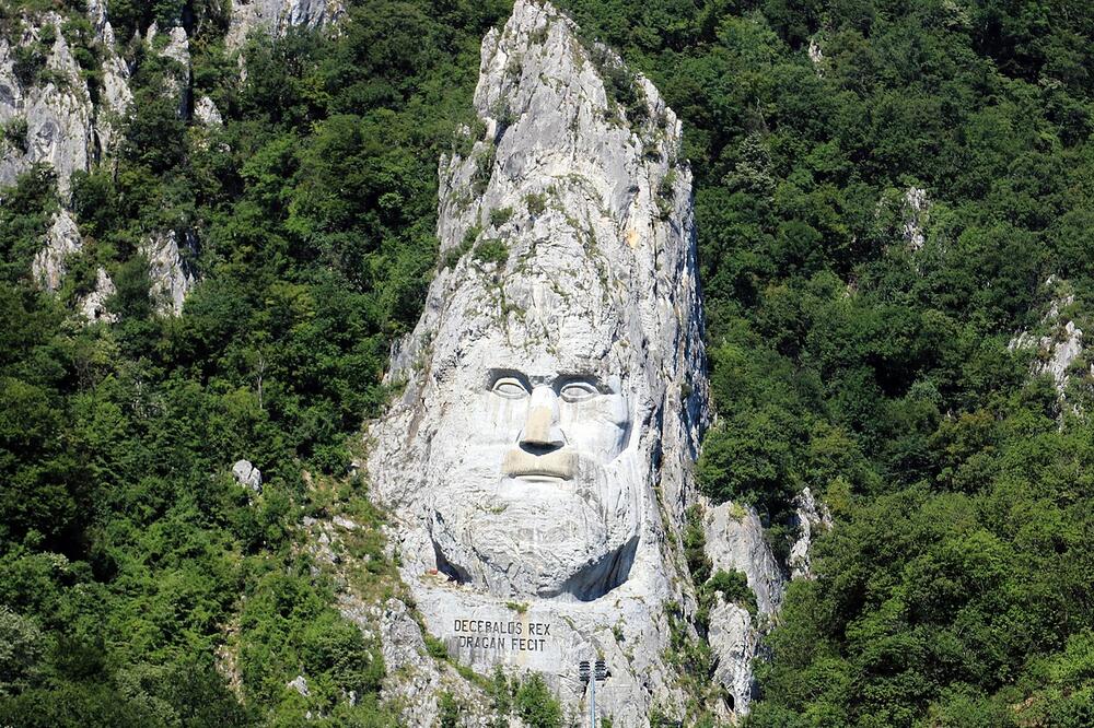 ČUVAR ĐERDAPA: Znate li čiji je LIK isklesan u STENI na rumunskoj strani DUNAVA, nezaobilazna je ATRAKCIJA!
