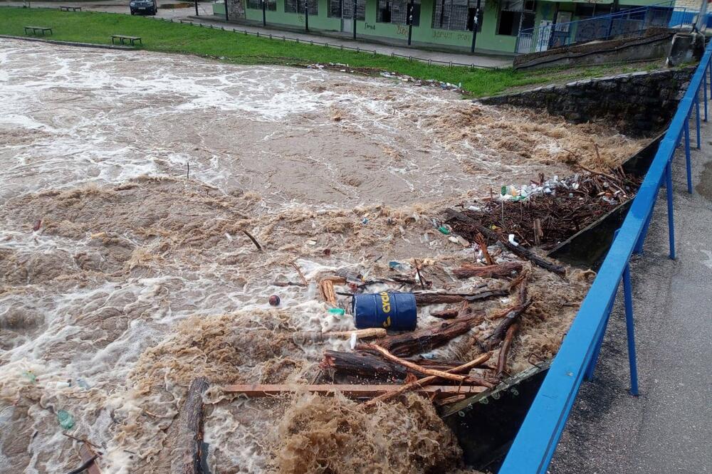 NAJNOVIJA NAJAVA RHMZ: U naredna 2 sata POTOP u ovim delovima Srbije!