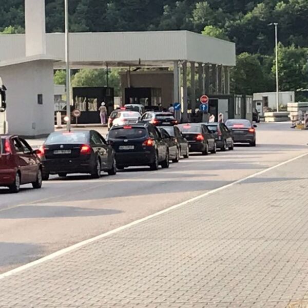 Na ovom prelazu teretna vozila čekaju po 8 sati: Evo kakvo je stanje sa automobilima - oglasio se AMSS