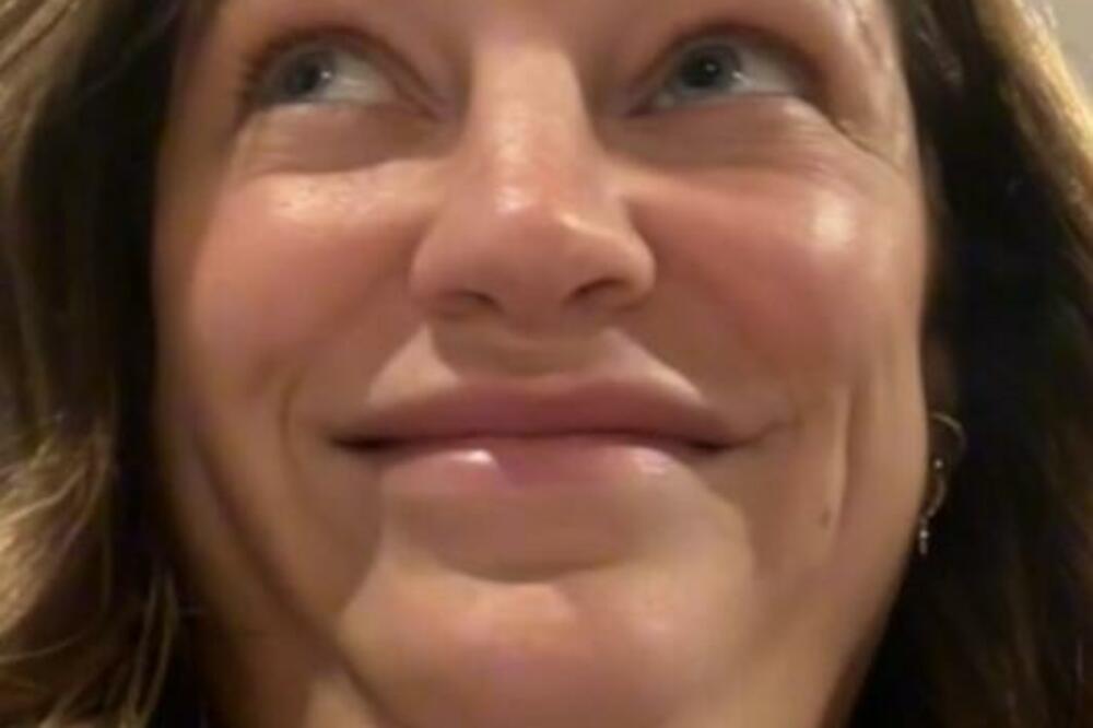 HTELA DA SE REŠI ONOGA ŠTO JOJ VISI, PA POSETILA HIRURGA: Uradio joj je nešto JOŠ GORE (VIDEO)