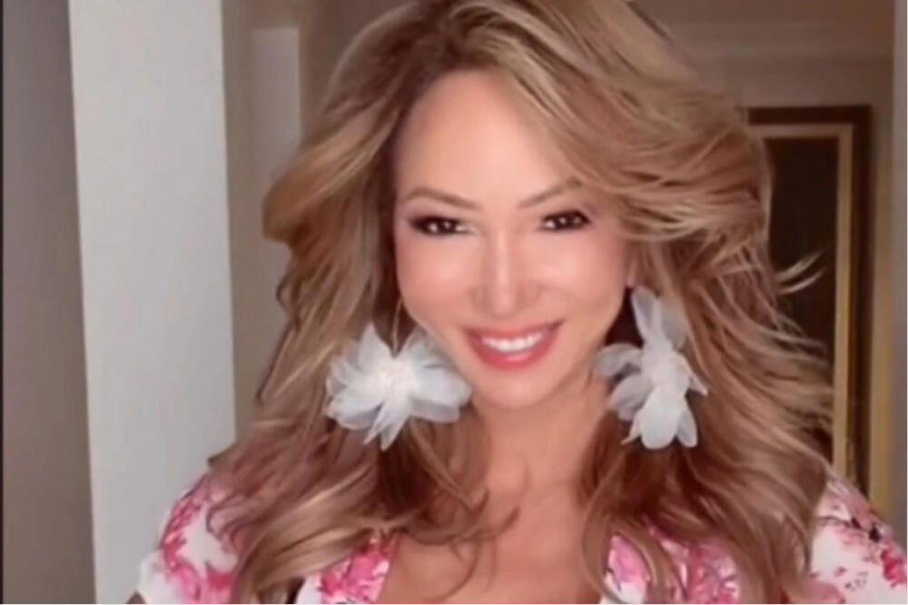 SVI POKUŠAVAJU DA POGODE KOLIKO IH IMA! Objavila VRELI SNIMAK u 56. godini, BOLJE RADI OD DRUGIH (VIDEO)