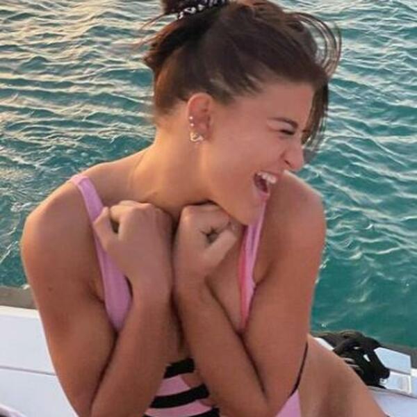 ĆERKA NAJBOGATIJEG LIKA NA PLANETI UMALO POKAZALA BRADAVICE: Naoštrile se dok je stajala PORED NJEGA (FOTO)