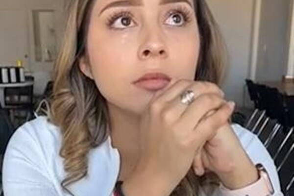 OBJAVLJEN UZNEMIRUJUĆI SNIMAK: Napunio je nečim ODVRATNIM, morala je ODREAGOVATI (FOTO)