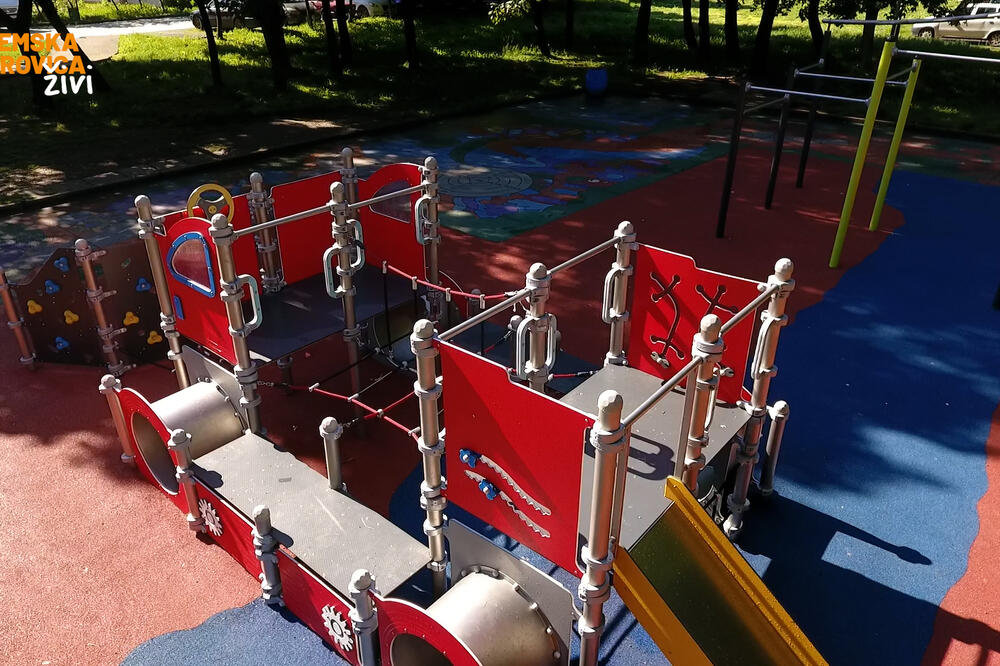 KLACKALICE, LJULJAŠKE, TOBOGAN! NOVI PARK ZA NAJMLAĐE: Uživaju u savremenom prostoru i bezbednim rekvizitima