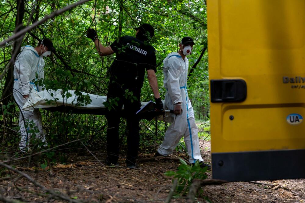 OTKRIVENA NOVA MASOVNA GROBNICA KOD BUČE? "Rusi su ih mučili, pa ubili metkom u glavu" (FOTO)