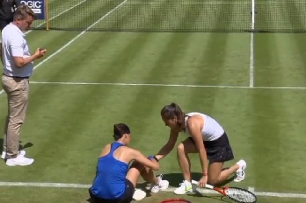 SCENA KOJA JE OBIŠLA SVET! Ukrajinka leži povređena na terenu, a o gestu Ruskinje svi pričaju! (VIDEO)