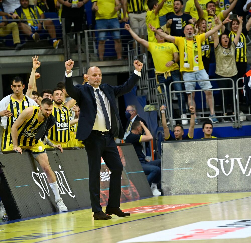 Đorđević kada je trenirao Fener