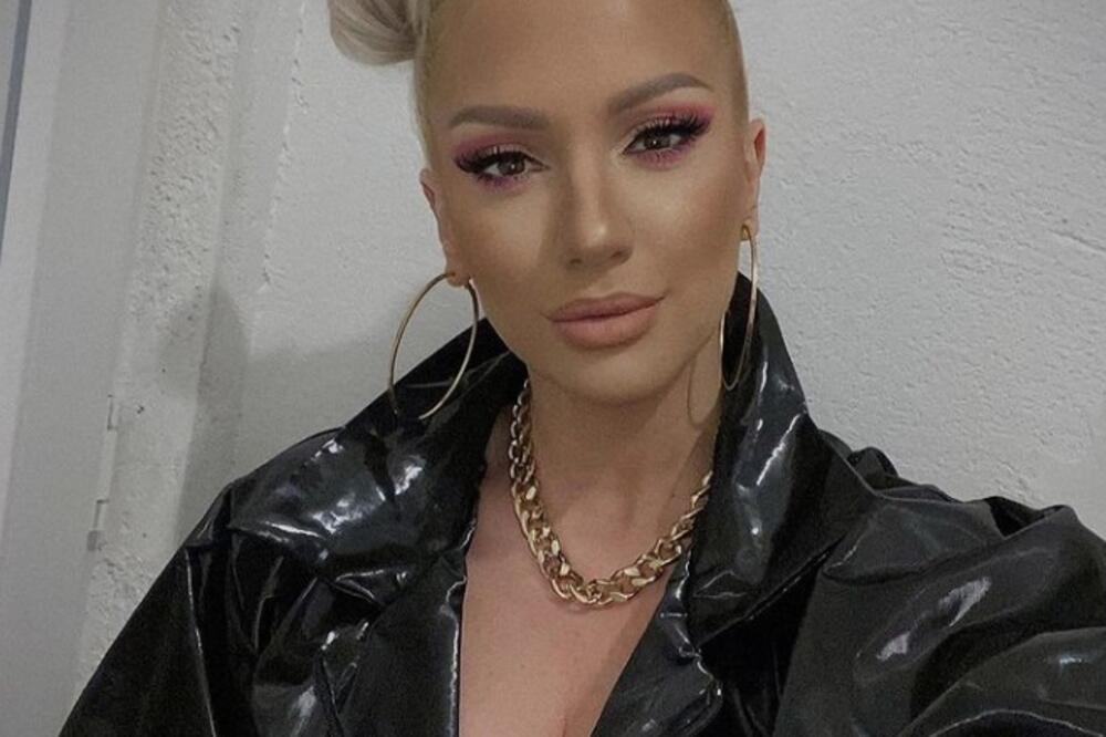 DRAMA NA NASTUPU ANE KOKIĆ: Dete upalo u šahtu, evo šta je USLEDILO!