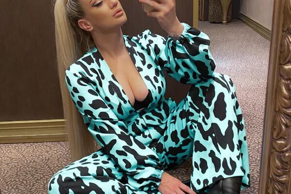 PRAVO LICE ANE KOKIĆ! Ljudi ne mogu da veruju da je to ona, PREPOZNAJETE LI JE!? (FOTO)