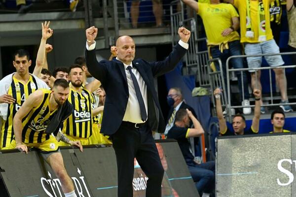 ĐORĐEVIĆ I GUDURIĆ POKORILI TURSKU! Fener srušio Efes za novu titulu šampiona!