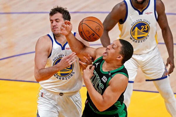 BJELICA VIDI PRSTEN: Kari zakazao, ali Vigins REKORDOM doveo Golden Stejt nadomak titule! (VIDEO)