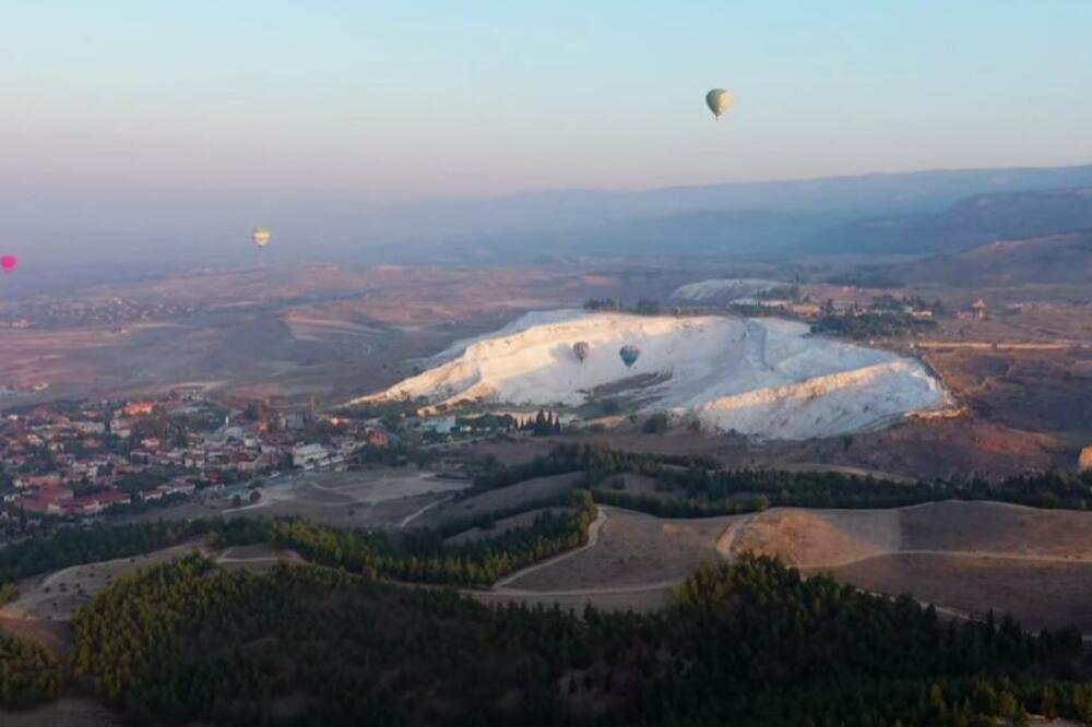 BAJKOVITI BISER TURSKE KOME NE MOŽETE ODOLETI: Spektakularan prizor PAMUČNE TVRĐAVE će vas raspametiti! (VIDEO)