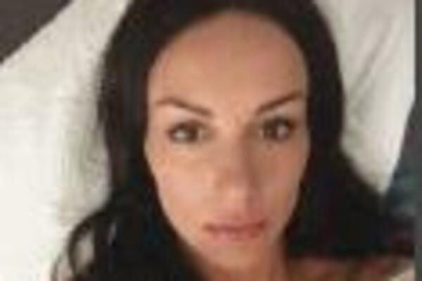 PROCURELA VRELA SLIKA SLOBODE I VOJINA ĆETKOVIĆA! On je DRŽI ZA GLAVU, ona njega za STRUK, U POZI SU (FOTO)