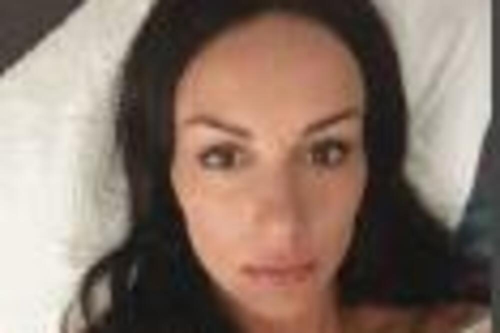 PROCURELA VRELA SLIKA SLOBODE I VOJINA ĆETKOVIĆA! On je DRŽI ZA GLAVU, ona njega za STRUK, U POZI SU (FOTO)