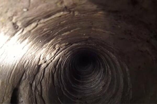 UGLEDAO IZBOČINU USRED KUĆE I KRENUO DA KOPA: Kada je ugledao šta se TAMO NALAZI, zaboravio je i SVOJE IME