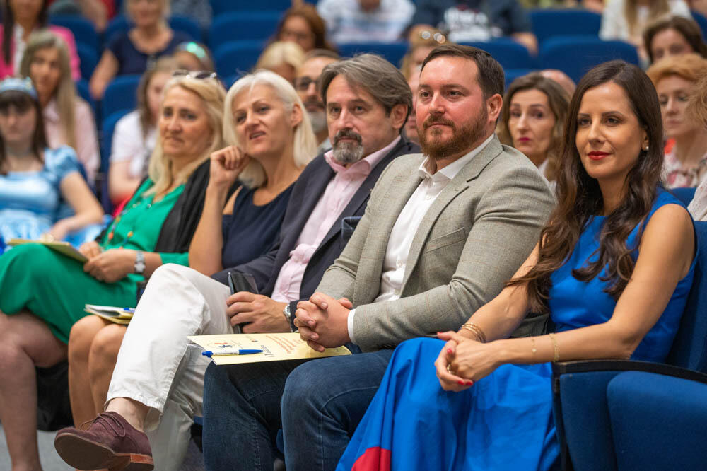 SVEČANO OBELEŽEN DAN OŠ ZA ZAŠTITU VIDA „DRAGAN KOVAČEVIĆ”: VISOKE ZVANICE PRISUSTVOVALE OTVARANJU KABINETA