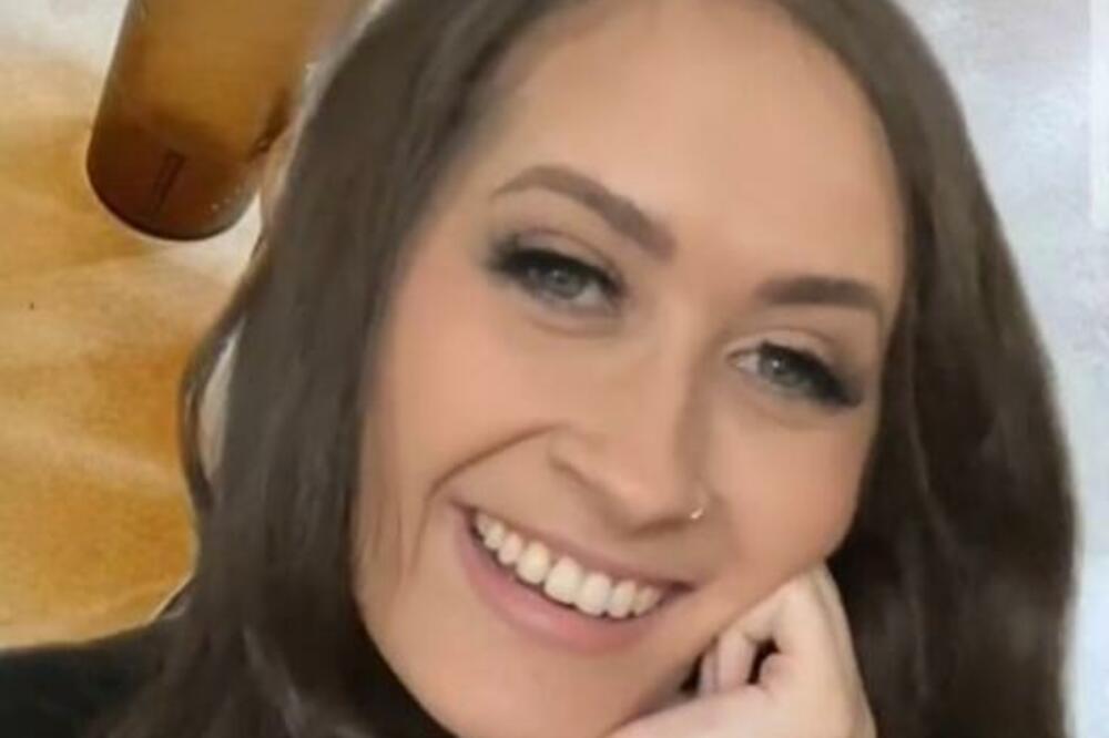 UHVATILA GA JE DA JE VARA SA DRUGOM U NEZGODNOJ POZI: Evo gde mu se nalazio PRST (VIDEO)