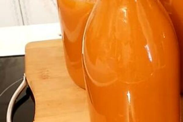 ZA OVAJ DOMAĆI SOK KAŽU DA JE RIZNICA ZDRAVLJA: Sprema se od samo 3 SASTOJKA, naši stari ga OBAVEZNO PRAVE