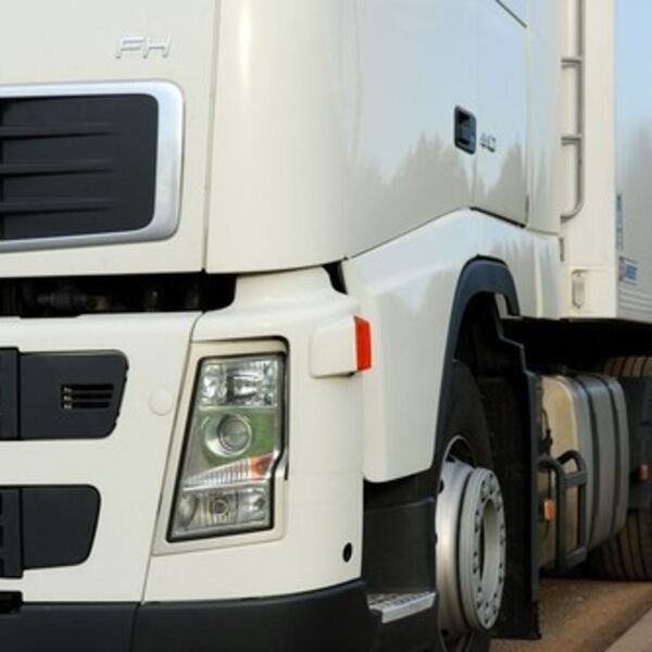 PREVRNUO SE KAMION SA MIGRANTIMA U SEVERNOJ MAKEDONIJI: Povređeno 35 osoba