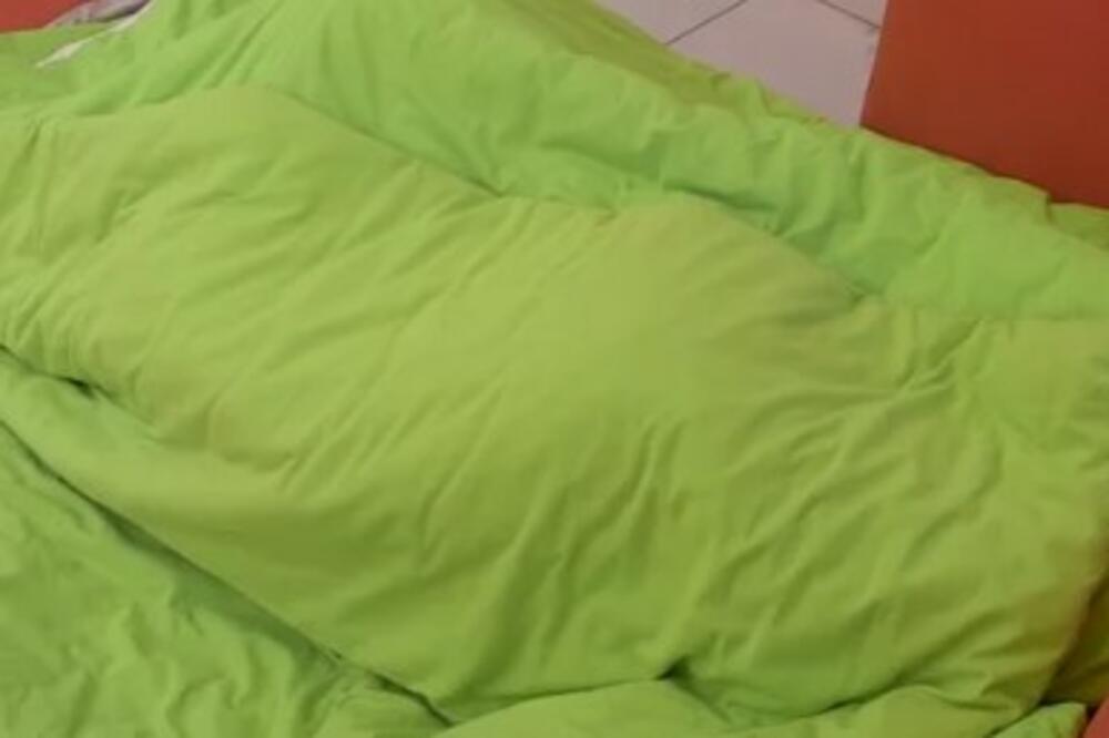 DVOJE ZADRUGARA KAO ŽIVOTINJE AKCIJAJU CELO JUTRO I JOŠ TRAJE: Trese se krevet i vidi se sve, briga ih za cimere!